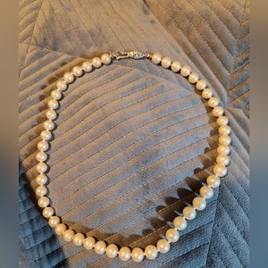 Really cute faux pearl necklace